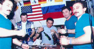 Illustration for article titled Why Astronauts Were Banned From Drinking Wine In Outer Space